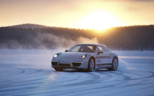 2013-porsche-911-in-snow